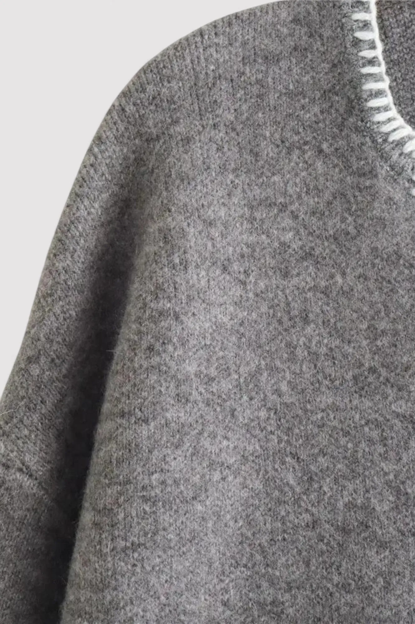 Ancien | Elegant Women's V-neck Sweater