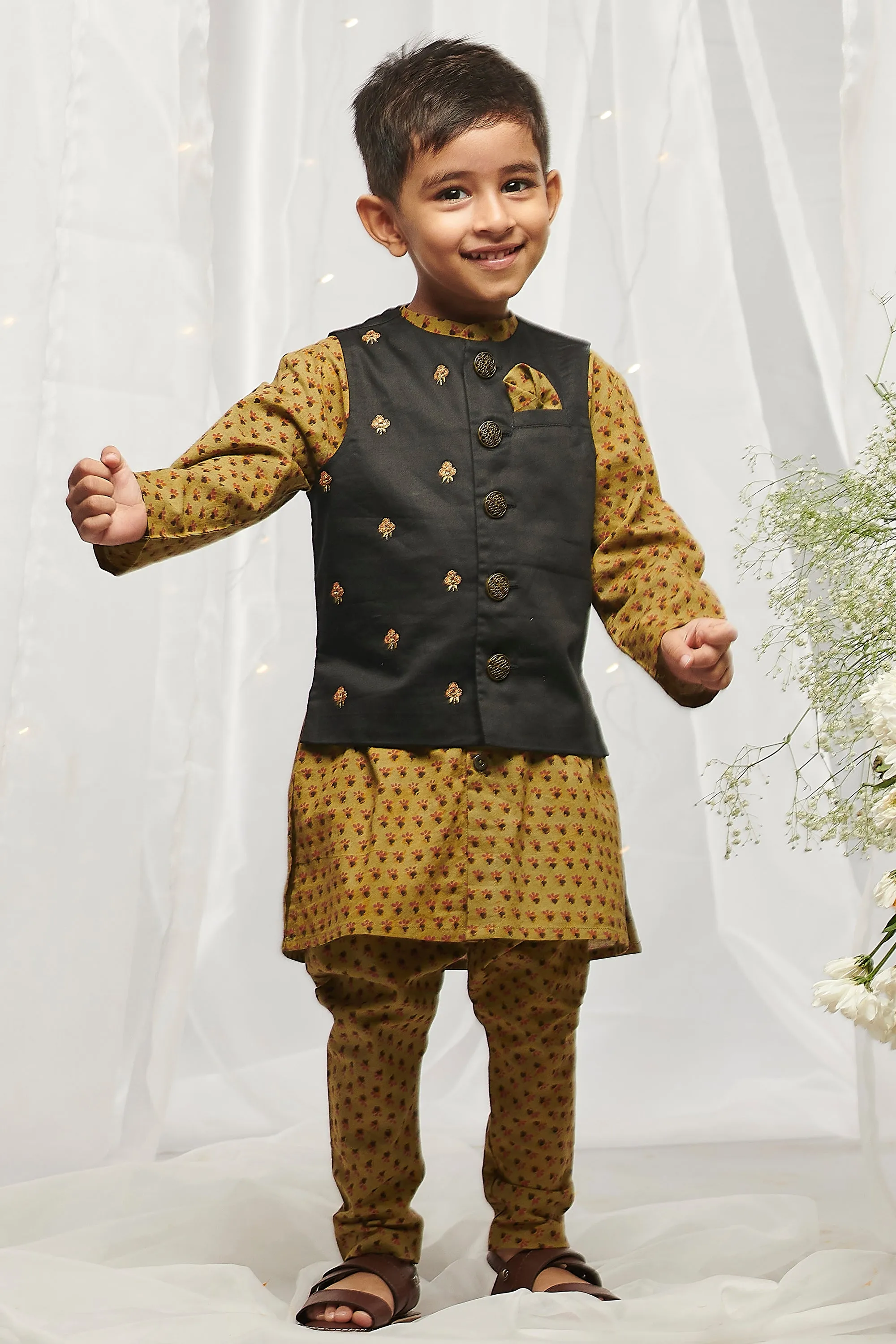 Boys Black Printed Buti Bundi Kurta Set