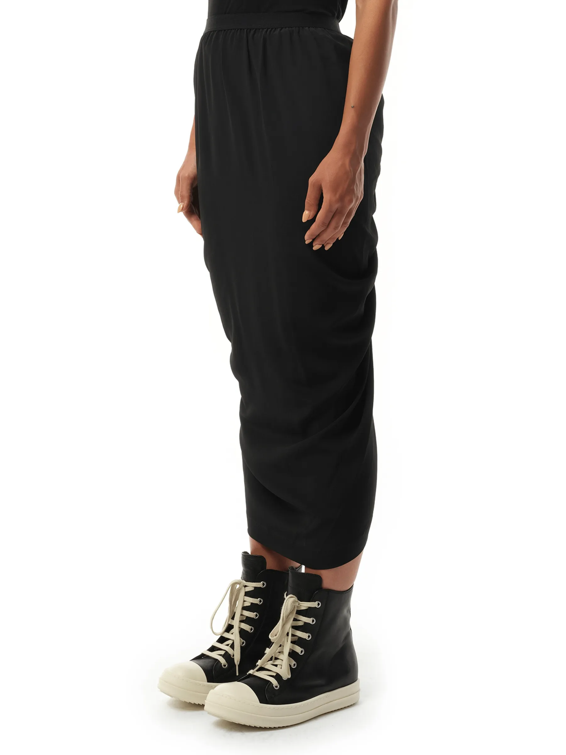 Cocoon Crepe Shrimp Skirt in Black