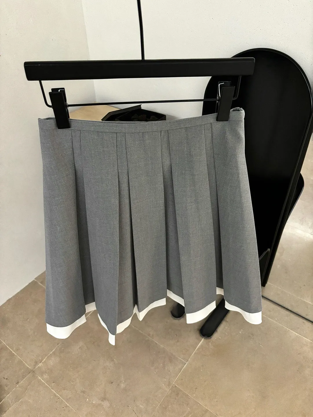 Contrast Pleated Skirt