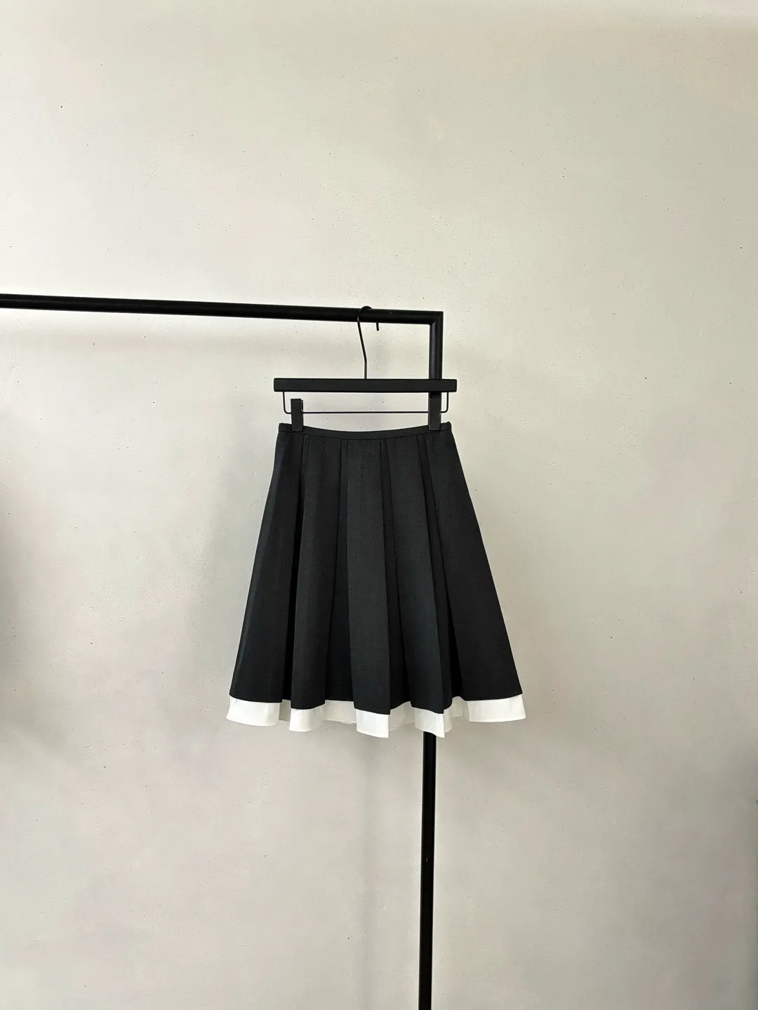 Contrast Pleated Skirt