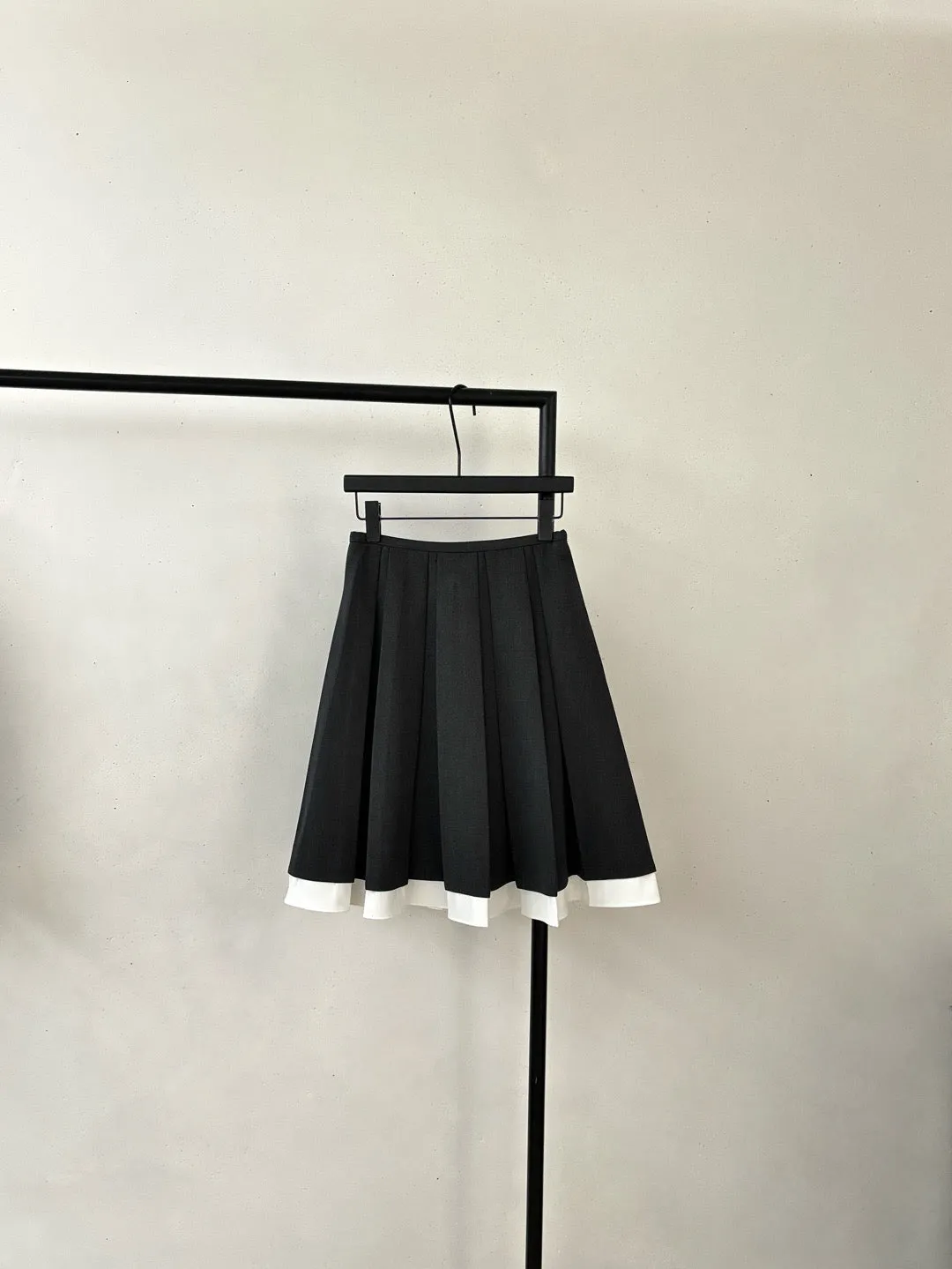 Contrast Pleated Skirt