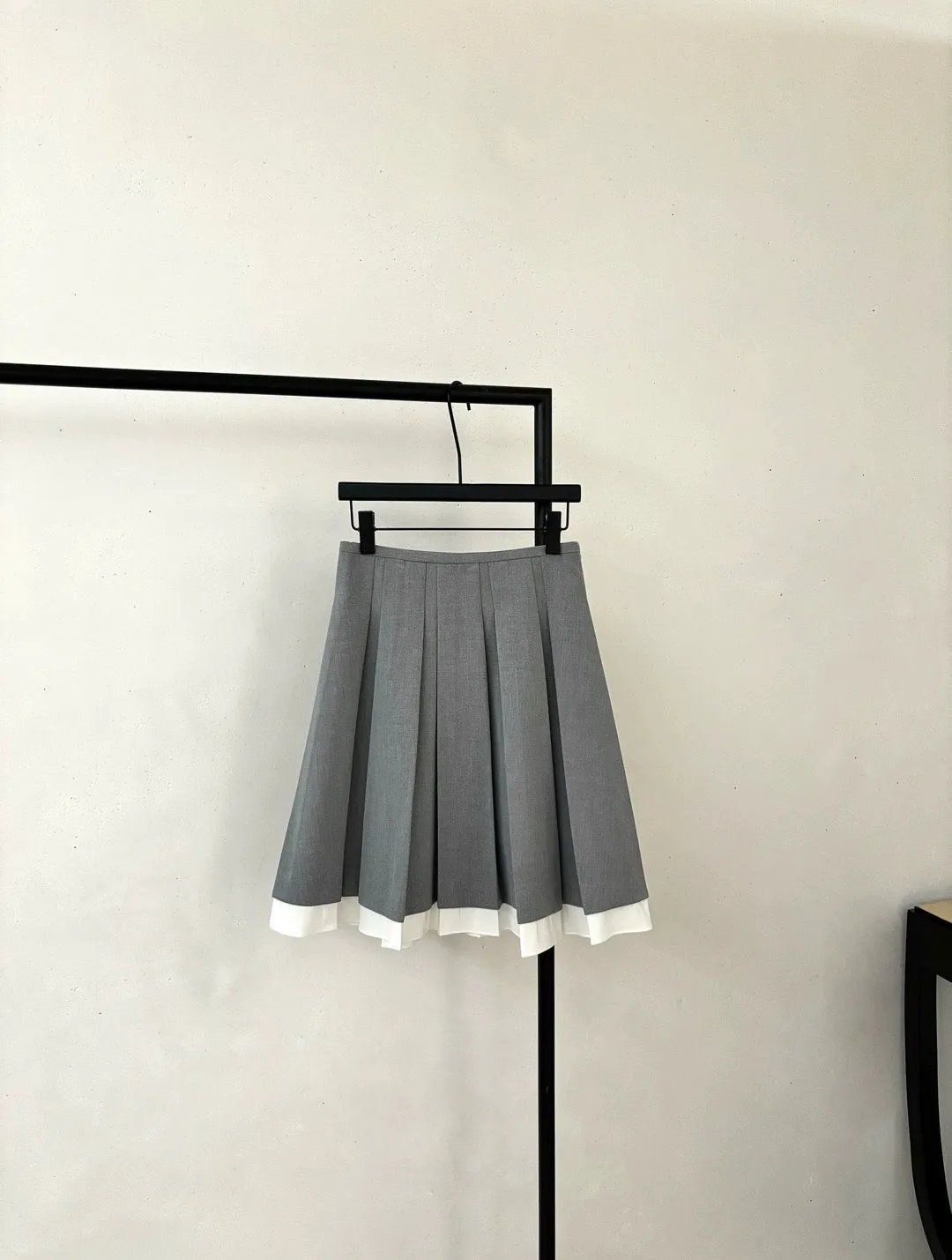 Contrast Pleated Skirt