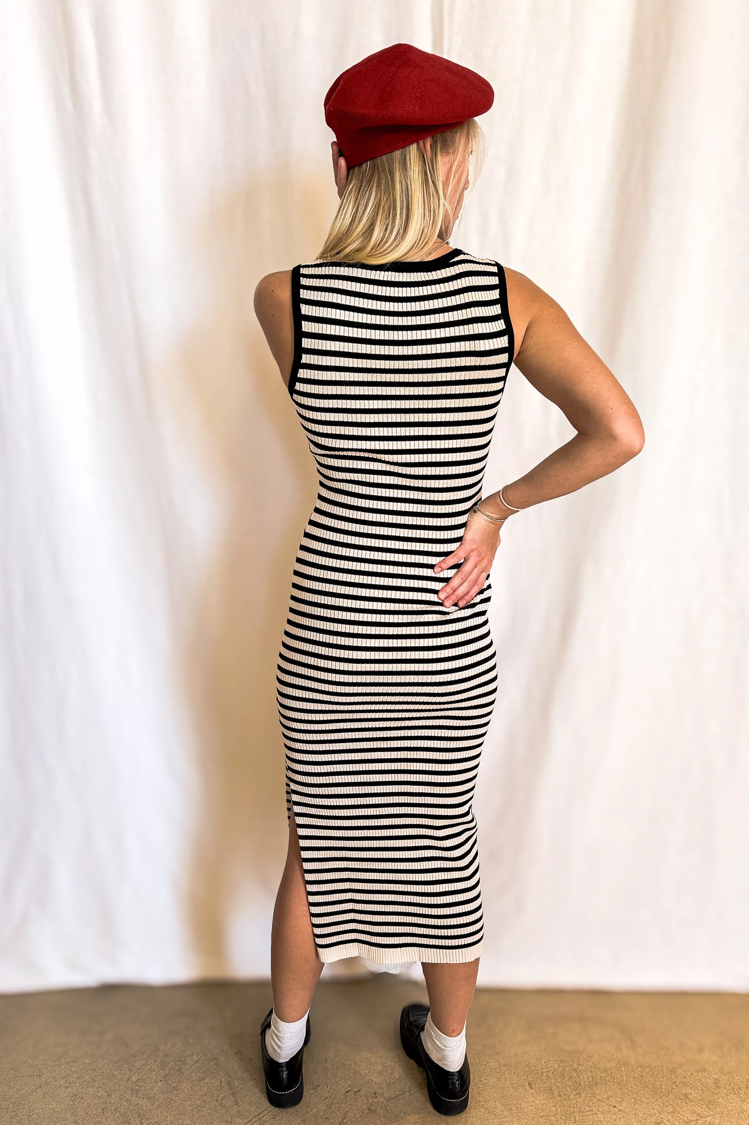 Knit Round Neck Fitted Midi Dress / Black/Natural